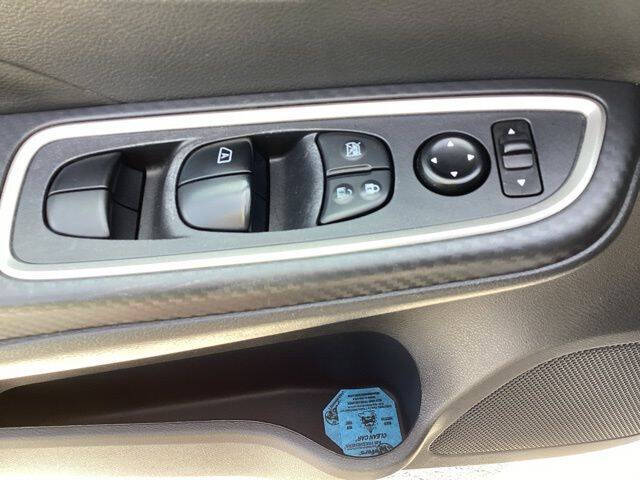 2024 Nissan Versa SR