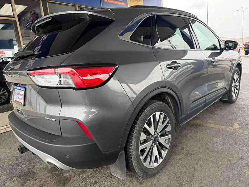2022 Ford Escape Titanium