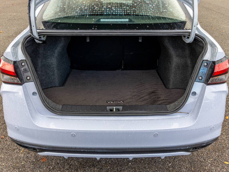 2024 Nissan Versa SR