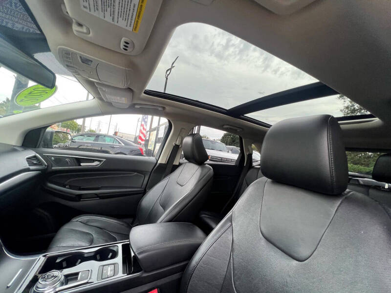 2020 Ford Edge Titanium