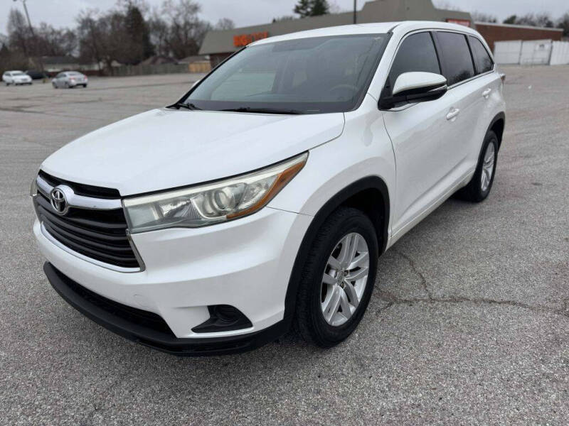 2015 Toyota Highlander LE's photo