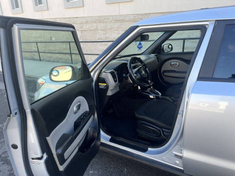 2016 Kia Soul +