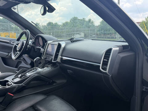 2017 Porsche Cayenne Platinum Edition