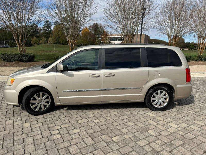 2013 Chrysler Town & Country Touring photo 18