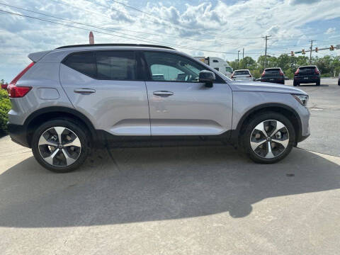 2026 Volvo XC40 B5 Plus