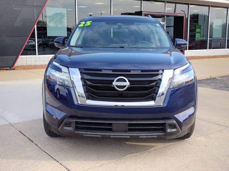 2025 Nissan Pathfinder SV