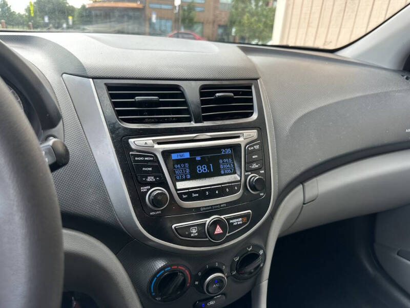 2017 Hyundai Accent SE