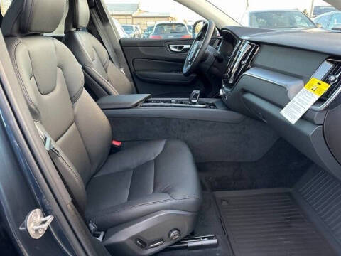 2025 Volvo XC60 T8 Core Dark Theme