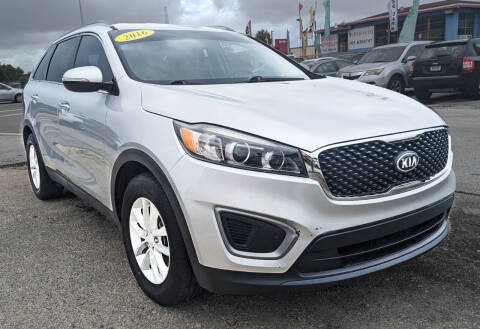 2016 Kia Sorento for sale at SUPERAUTO AUTO SALES INC in Hialeah FL