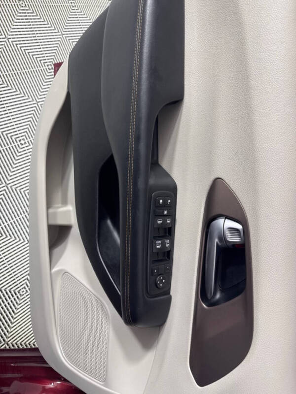 2017 Chrysler Pacifica Touring-L