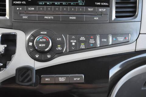 2013 Toyota Sienna LE 8-Passenger