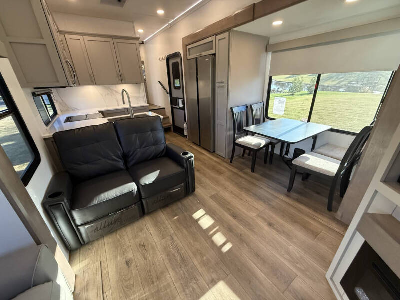 2025 Alliance RV Avenue