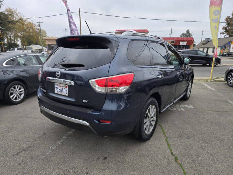 2016 Nissan Pathfinder SV