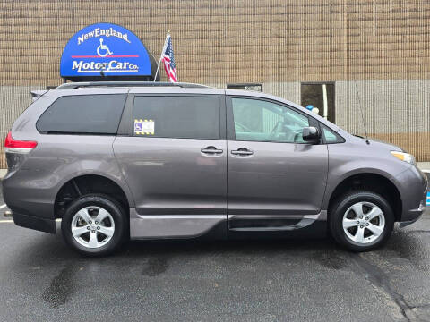 2013 Toyota Sienna LE Mobility 7-Passenger