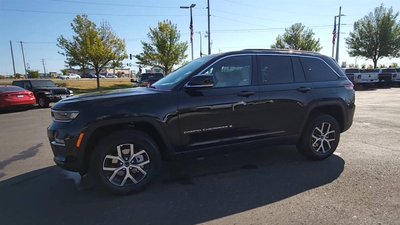 2025 Jeep Grand Cherokee for sale at Victoria Auto Sales in Victoria, MN