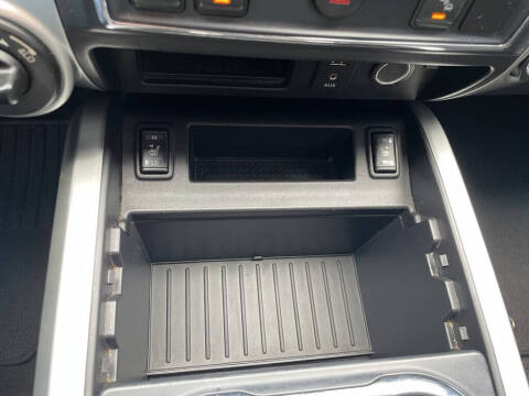 2017 Nissan Titan SL