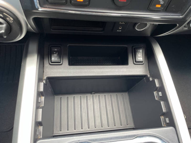 2017 Nissan Titan SL