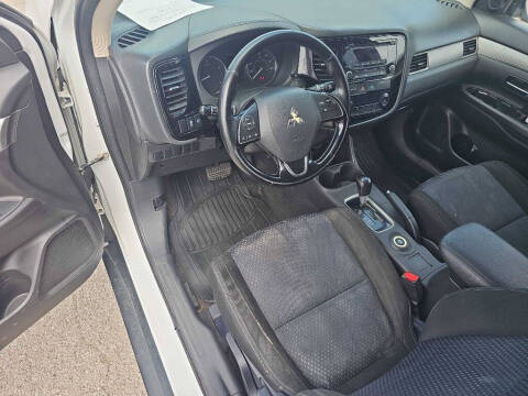 2016 Mitsubishi Outlander ES