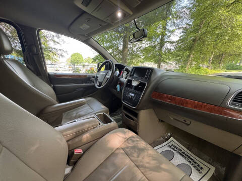 2016 Chrysler Town and Country Touring