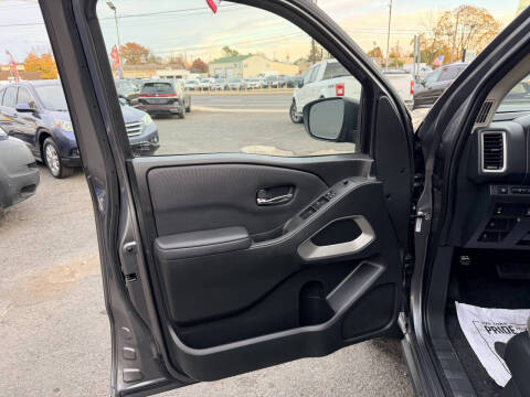 2023 Nissan Frontier SV