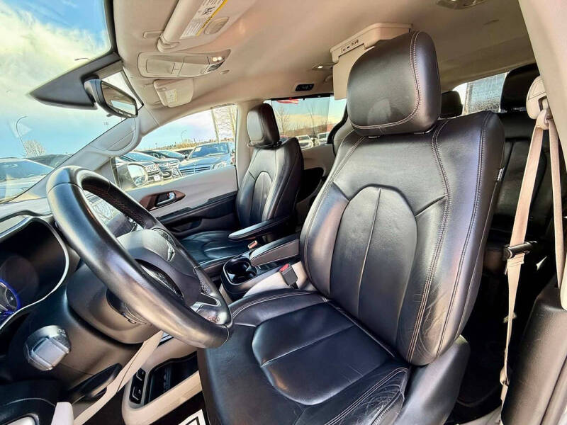 2017 Chrysler Pacifica Touring-L