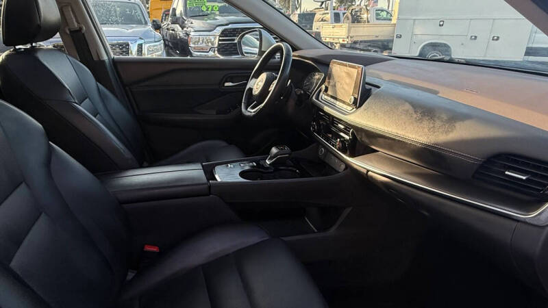 2022 Nissan Rogue SV