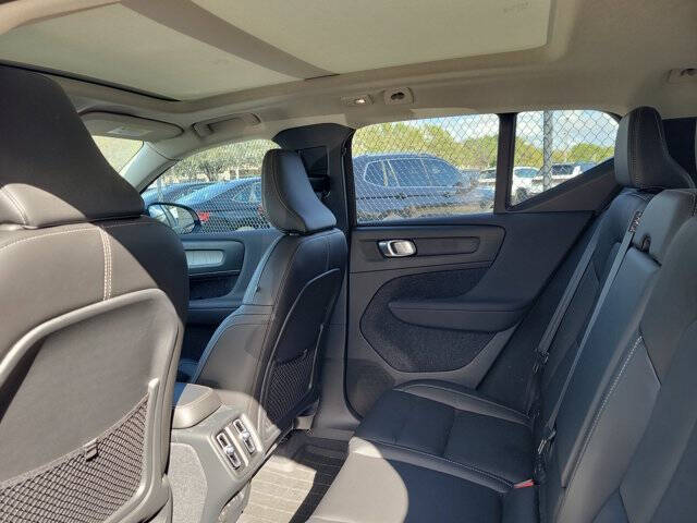 2023 Volvo XC40 B5 Plus Bright Theme