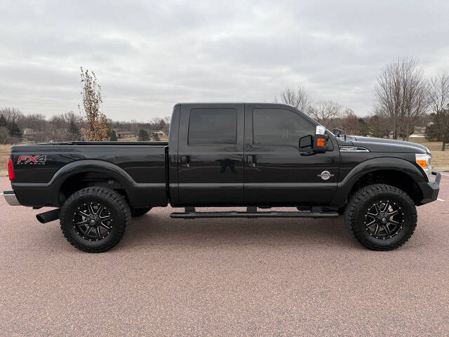 2015 Ford F-250 Super Duty Lariat's photo