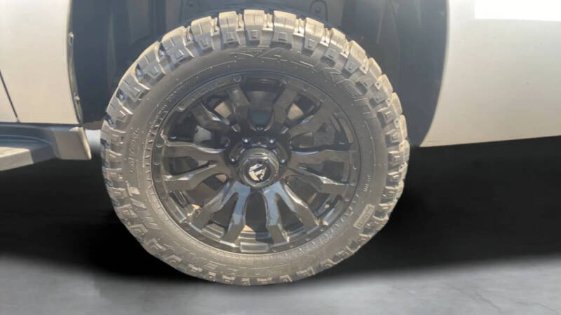 2013 Chevrolet Avalanche LS Black Diamond