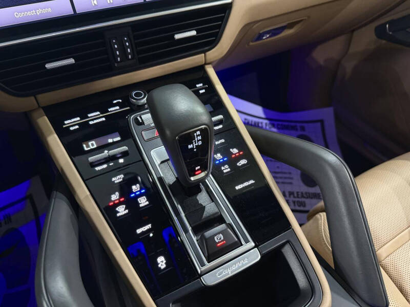 2023 Porsche Cayenne Platinum Edition