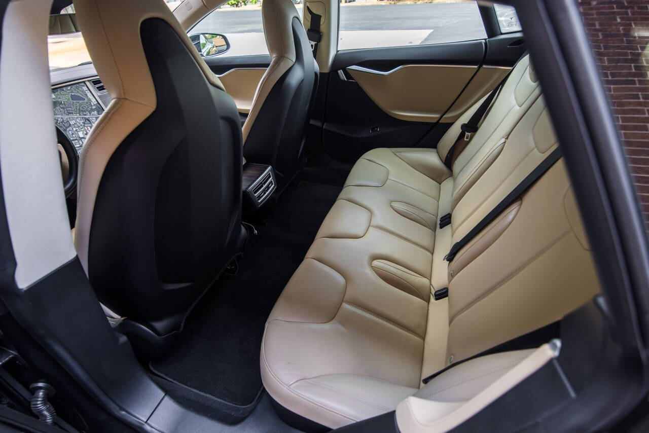 2014 Tesla Model S 14
