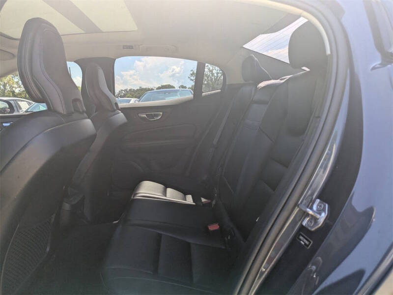 2021 Volvo S60 T5 Momentum