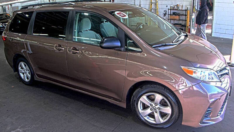 2018 Toyota Sienna LE 8-Passenger