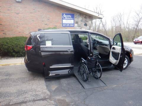 2018 Chrysler Pacifica for sale at Mobility Motors LLC - A Wheelchair Van in Battle Creek MI
