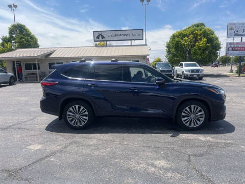 2020 Toyota Highlander for sale at Crosspointe Auto Sales in Amarillo TX