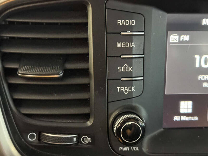 2019 Kia Sorento S V6