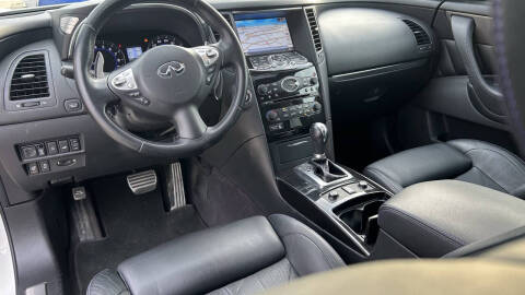2016 Infiniti QX70