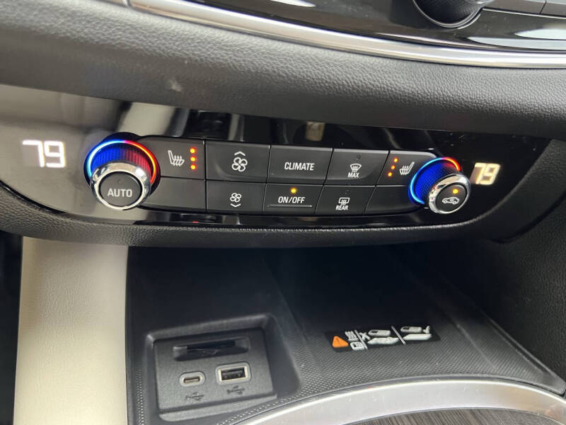 2023 Buick Enclave Essence