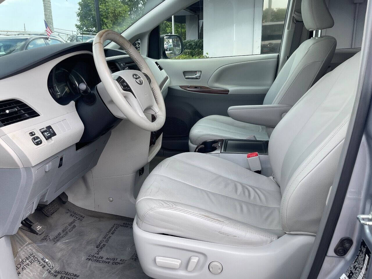 2013 Toyota Sienna  - $15,900