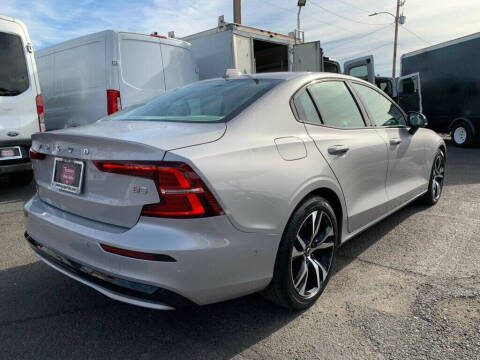 2023 Volvo S60 B5 Plus Dark Theme