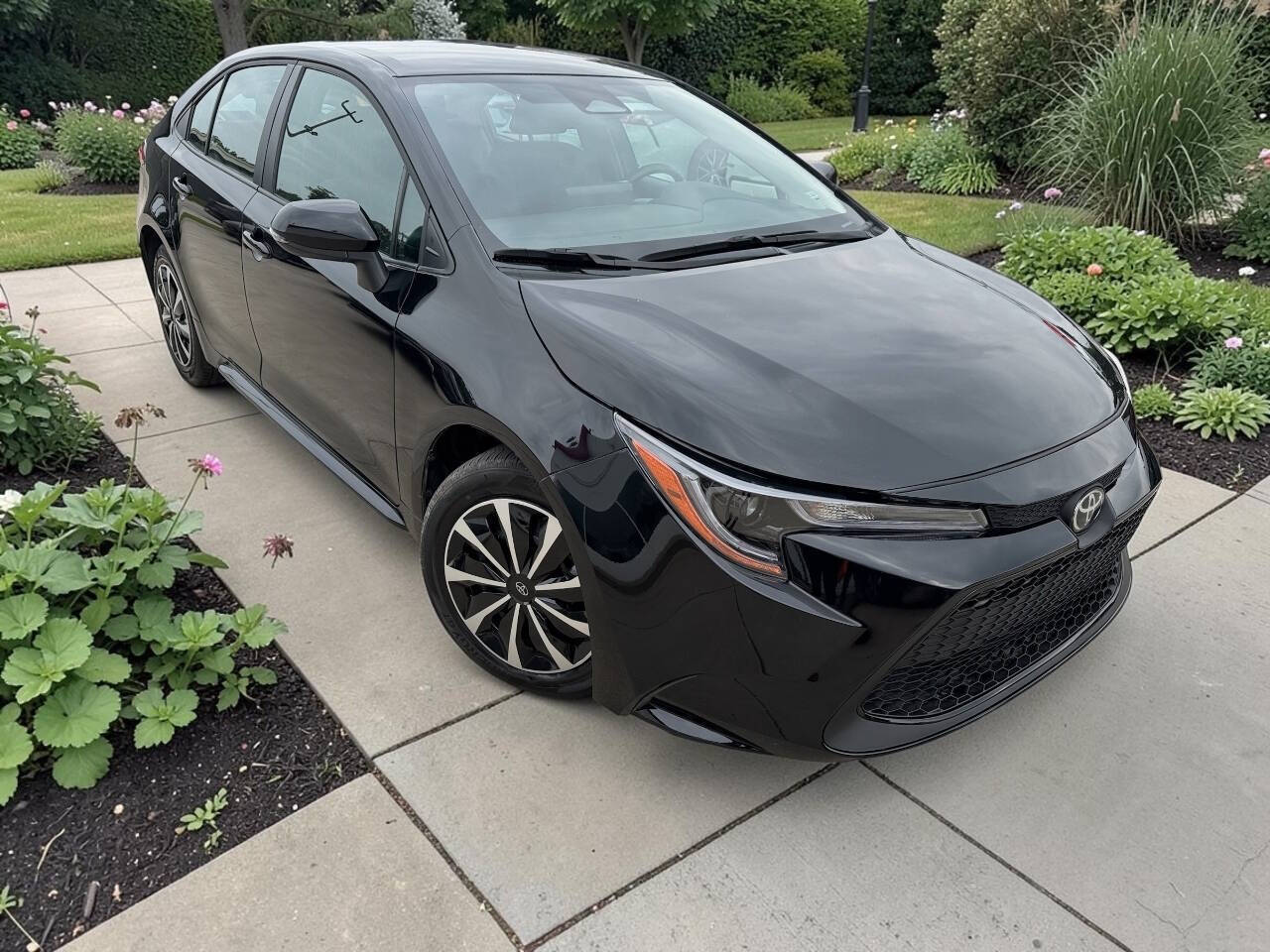 2025 Toyota Corolla LE CVT's photo