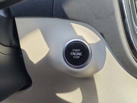 2024 Volvo XC40 B5 Plus Bright Theme