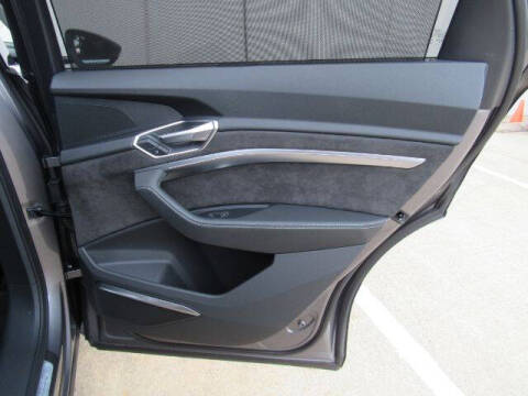 2019 Audi e-tron quattro Prestige