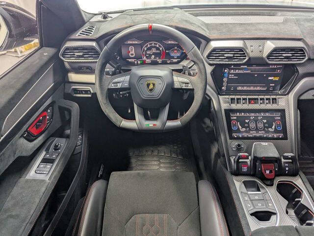 2023 Lamborghini Urus Performante