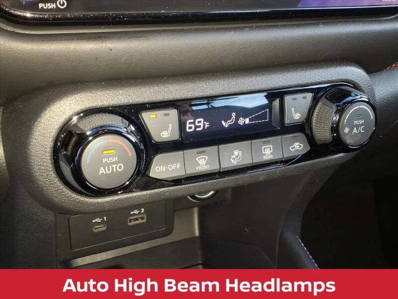 2021 Nissan Kicks SR