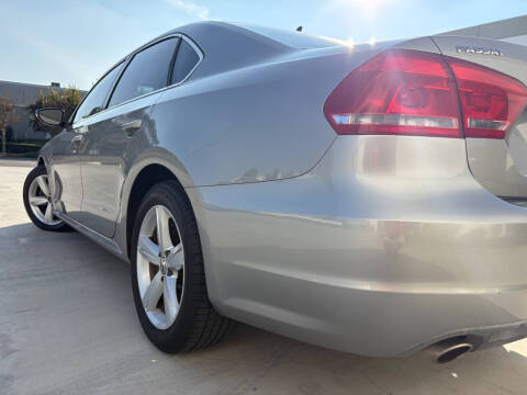 2012 Volkswagen Passat SE PZEV