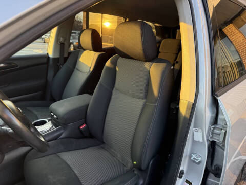 2017 Nissan Pathfinder SV