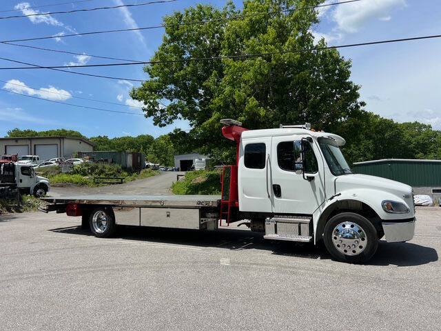 2023 Freightliner M2 106