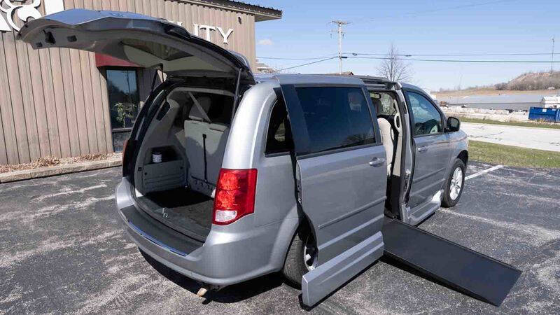 Used 2015 Dodge Grand Caravan SXT with VIN 2C4RDGCG6FR533448 for sale in Valders, WI