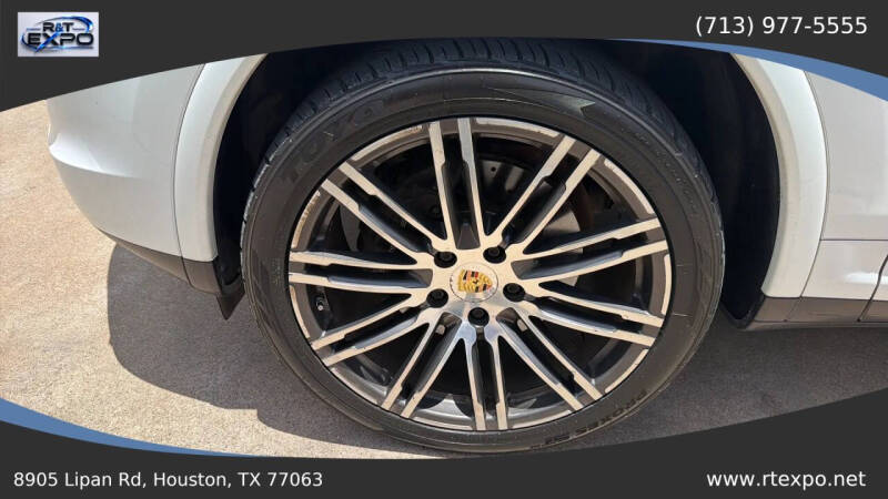 2017 Porsche Cayenne Platinum Edition